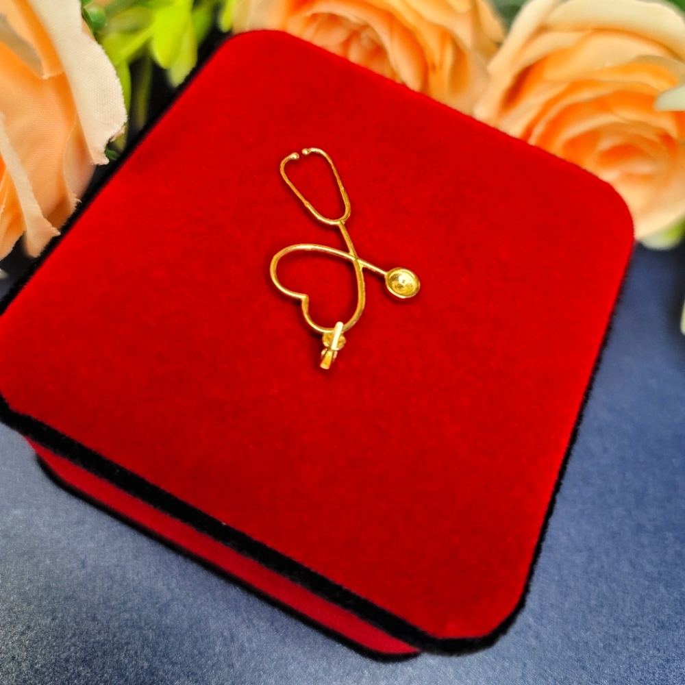 18k gold Steth pendant
